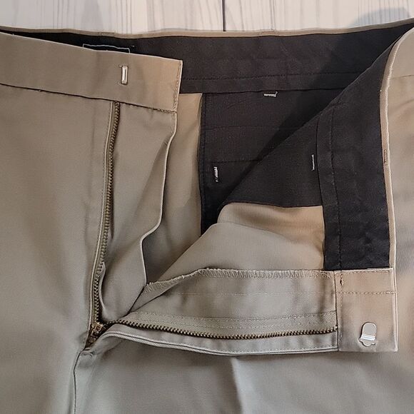 Dockers original classic fit chinos in tan Men's Size 40X34 - Picture 11 of 16